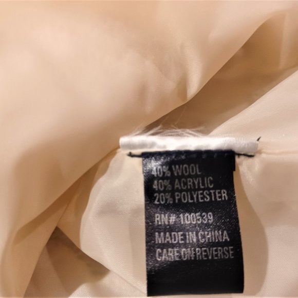 Sweater Blazer by Vice Versa; creamy white/ivory with lace and light bling. M - Picture 6 of 6